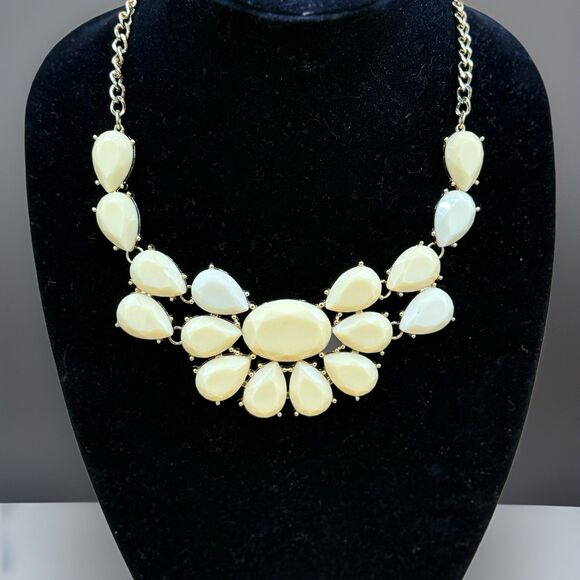 Yellow Stone Statement Bib Necklace With Gold Tone Chain 18” - Picture 2 of 5